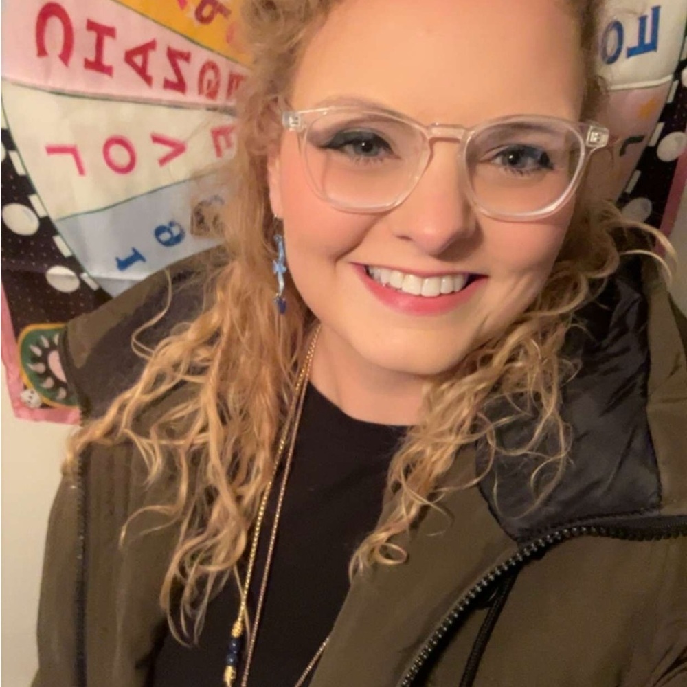 Meet your Posher, Emily